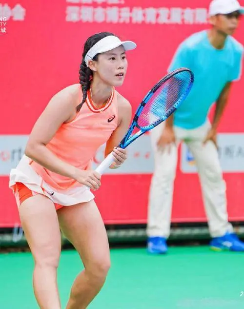 两周夺得希, 让杨一迪拿, 住了自己的 两周夺得希, 让杨一迪拿, 住了自己的