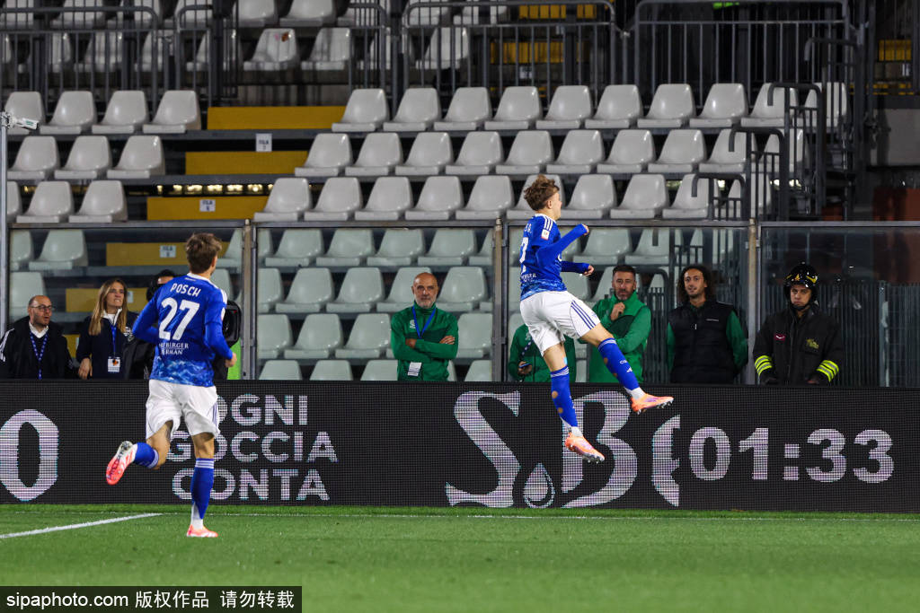 的同时, 亚特兰大在